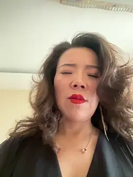 anna yngs online show from June 12, 2:41 am