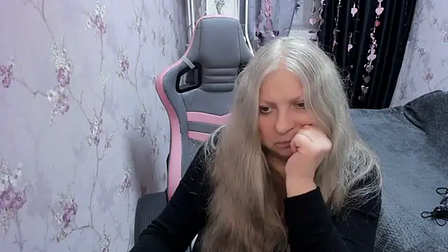 Snapshot of silver_moon_light chatting on September 24, 5:56 pm silver moon light online show from September 24, 5:56 pm