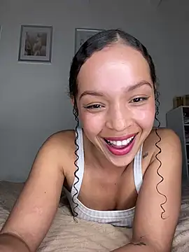 Yasmin777  online show from April 7, 3:30 am