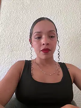 Yasmin777  online show from April 25, 9:01 pm