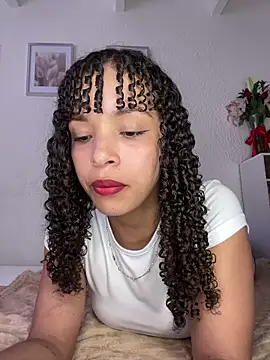 Yasmin777  online show from April 24, 9:28 pm