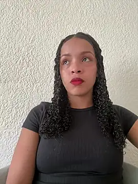 Yasmin777  online show from April 27, 9:34 pm