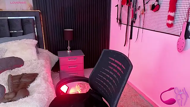 Issafoxx online show from April 23, 12:12 pm