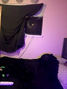 1n0nlythroat online show from October 5, 4:17 am