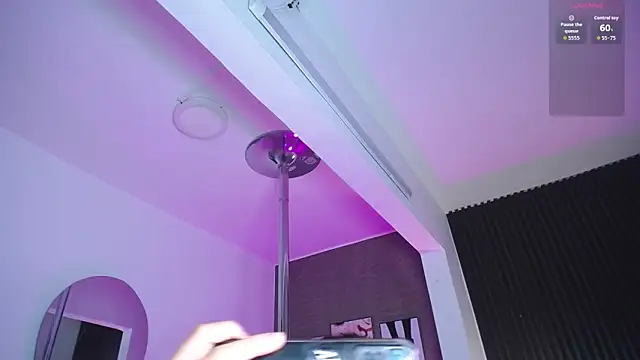 Snapshot of Dulcerose_01 chatting on October 13, 4:37 am Dulcerose 01 online show from October 13, 4:37 am
