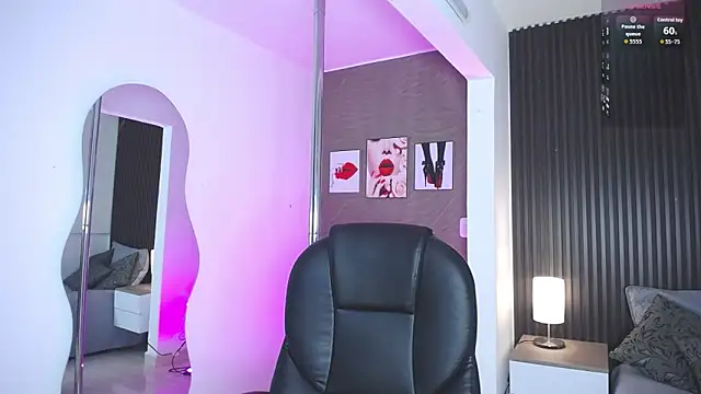 Snapshot of Dulcerose_01 chatting on October 17, 8:34 pm Dulcerose 01 online show from October 17, 8:34 pm
