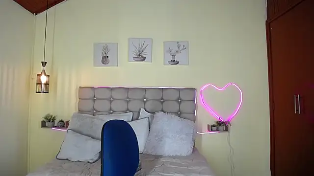Megan 05  online show from June 11, 12:32 am