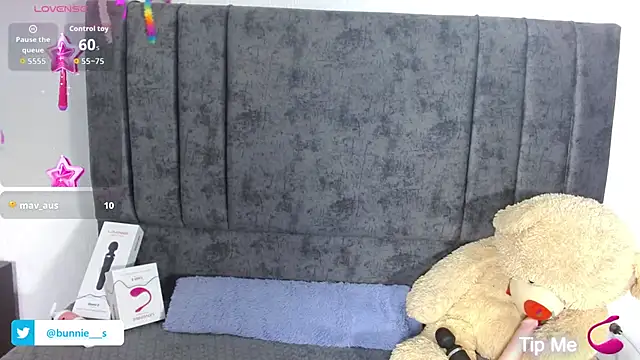 Snapshot of Littlee_Bunny_ chatting on October 13, 10:40 am Littlee Bunny online show from October 13, 10:40 am