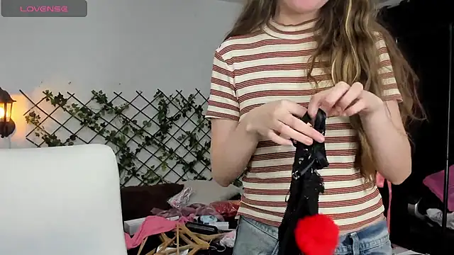 velvet  moon online show from March 13, 4:03 am