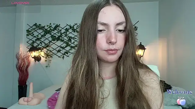 velvet  moon online show from April 24, 2:03 am