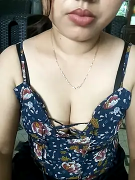 Snapshot of babyangela14 chatting on September 18, 5:06 am babyangela14 online show from September 18, 5:06 am