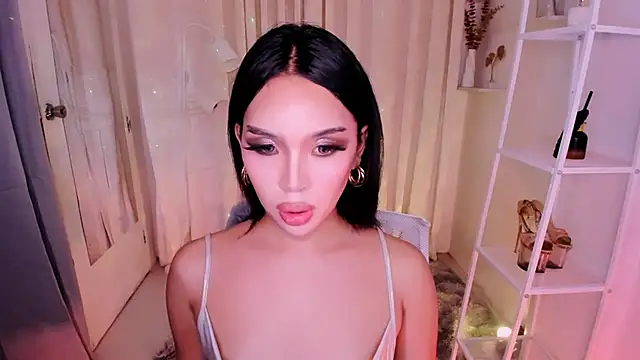 Snapshot of MS_LUNA chatting on October 11, 12:08 pm MS LUNA online show from October 11, 12:08 pm