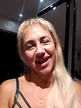 Snapshot of KissMiSveet chatting on September 25, 4:17 pm KissMiSveet online show from September 25, 4:17 pm