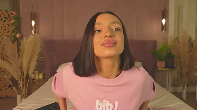 AdoraCortes online show from April 23, 5:15 am