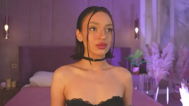 AdoraCortes online show from April 22, 5:04 am