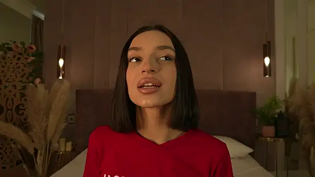 AdoraCortes online show from April 27, 5:15 am