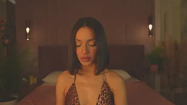 AdoraCortes online show from April 18, 5:10 am