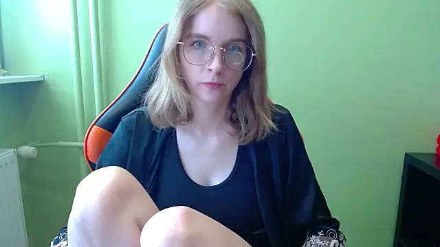 juicyPenny online show from April 13, 8:26 am