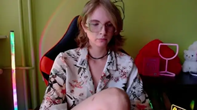 juicyPenny online show from June 8, 4:41 pm