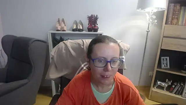 Snapshot of sweetxLizzy chatting on September 22, 4:33 am sweetxLizzy online show from September 22, 4:33 am