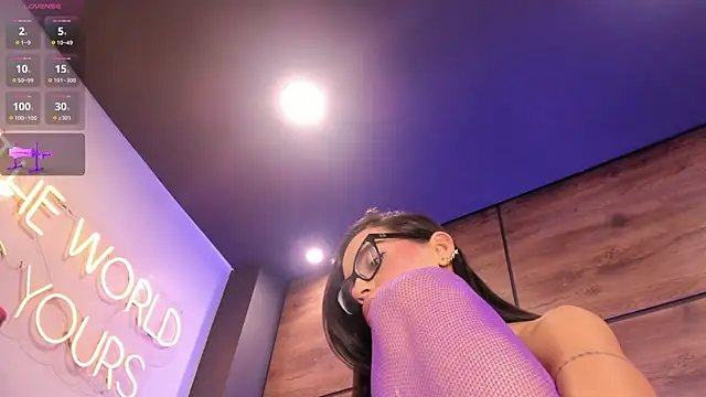 Niamonroe online show from April 6, 4:30 pm