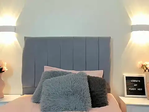 Snapshot of Emiily_cooper_x chatting on September 19, 1:54 pm Emiily cooper x online show from September 19, 1:54 pm