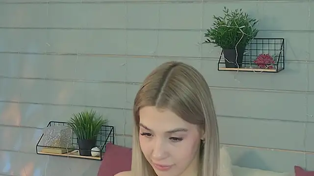 Bella svon online show from May 16, 10:36 am