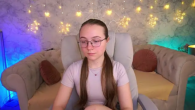 ArrinaWairr online show from March 5, 7:37 am