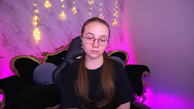 ArrinaWairr online show from February 9, 8:49 am