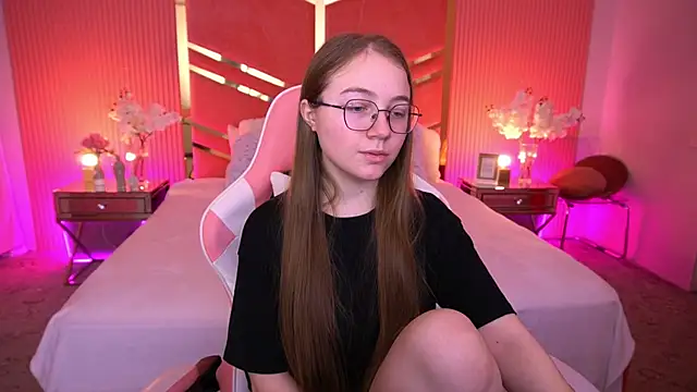 ArrinaWairr online show from April 28, 6:39 am