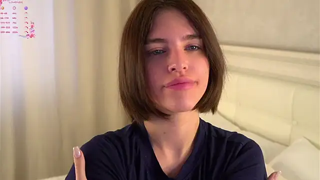 EleneButton online show from April 28, 1:14 am