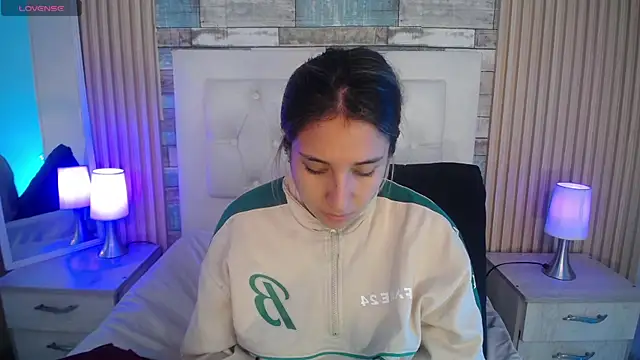 Bonnali lune online show from April 27, 8:39 pm