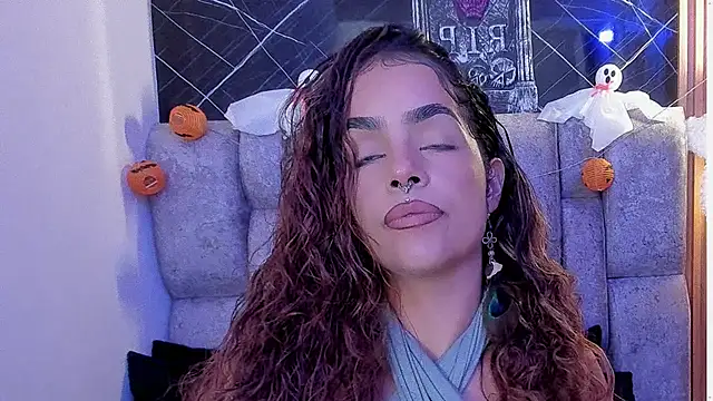 roxanne dl online show from October 17, 5:05 pm