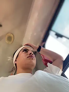 JuanitaMore01 online show from April 22, 9:01 pm