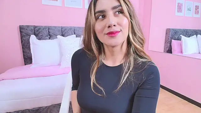 Snapshot of maddie_beauty chatting on October 9, 9:30 pm maddie beauty online show from October 9, 9:30 pm
