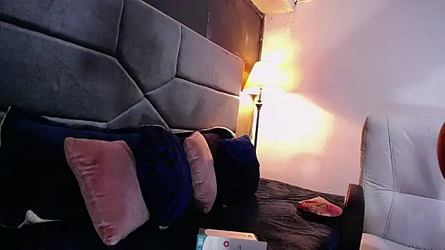 babybombomm18 online show from March 11, 8:00 pm