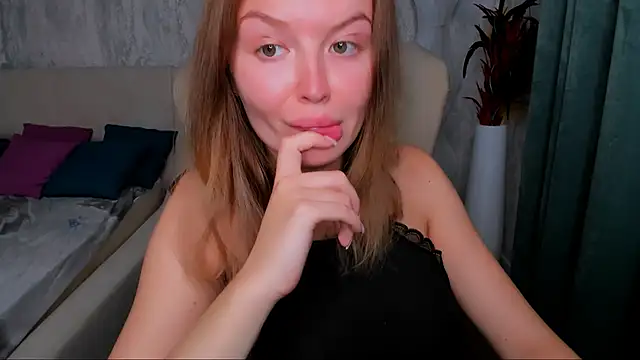 Snapshot of LaurennHill chatting on September 16, 12:51 am LaurennHill online show from September 16, 12:51 am