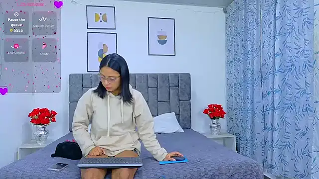 Soffia Konig  online show from April 27, 12:13 pm