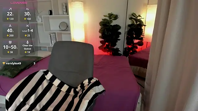 Julia Giulia online show from July 13, 9:48 pm