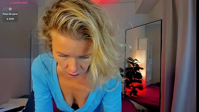 Julia Giulia online show from June 25, 6:20 pm