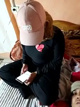 hot lady19 online show from December 19, 9:40 pm