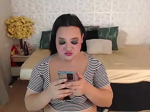 Hotcum ella online show from November 13, 12:09 am