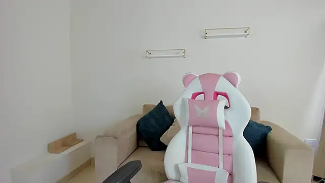 april smiith online show from November 19, 12:27 pm