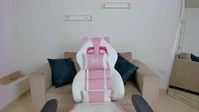 april smiith online show from November 8, 12:21 pm