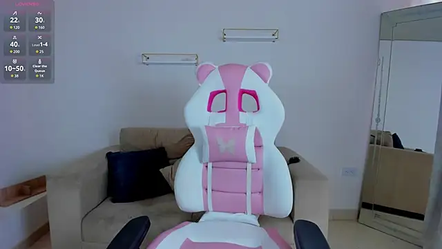 april smiith online show from March 10, 12:20 pm