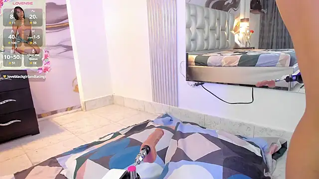 Elowen Clark online show from September 22, 9:35 pm