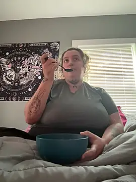 vanessraine online show from April 6, 6:42 pm