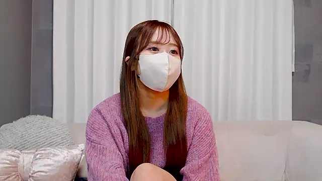  YUI CHAN  online show from February 16, 11:10 am