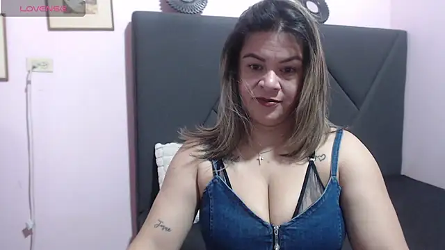 pamela echeverria online show from November 14, 11:10 am