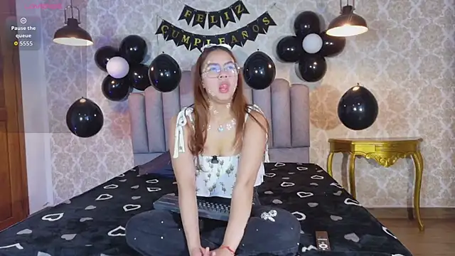 angeles azul online show from April 22, 6:05 pm